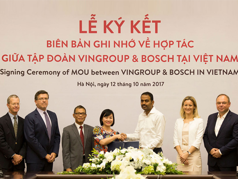Lễ ký kết biên bản ghi nhở về hợp tác sản xuất ô tô, xe máy điện giữa tập đoàn Vingroup và Bosch Việt Nam