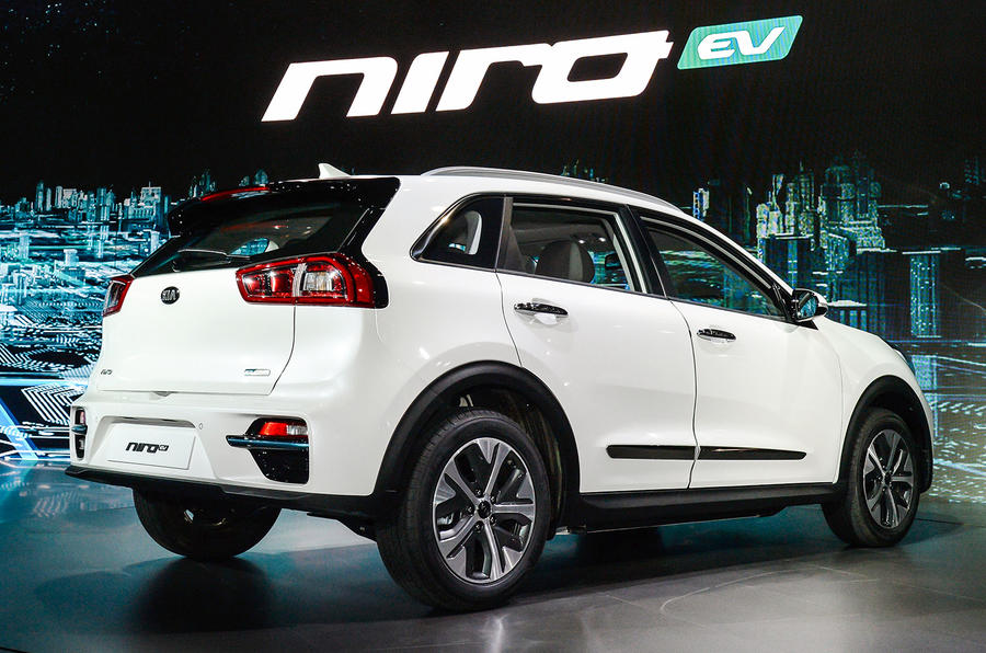 Tháng trước, Kia cho biết họ đã nhận được 5000 đơn đặt hàng cho Niro EV ở Hàn Quốc. Nó được bán ở đó cùng với các option về nhiên liệu là hydro, hybrid và plug-in hybrid.