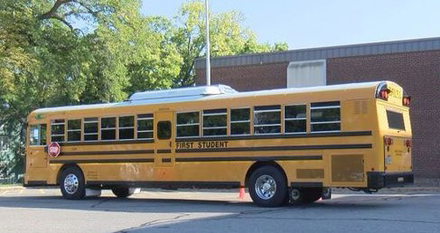 Cận cảnh chiếc xe buýt trường học chạy bằng điện