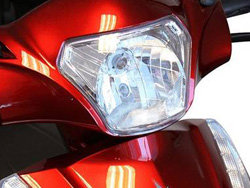 Đèn pha Xe máy điện 3 bánh E-Wheels EW-38 với khản năng chiếu sáng tuyệt vời