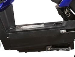 Để chân Xe máy điện Zoomer Anbico AP1607 được thiết kế rộng rãi