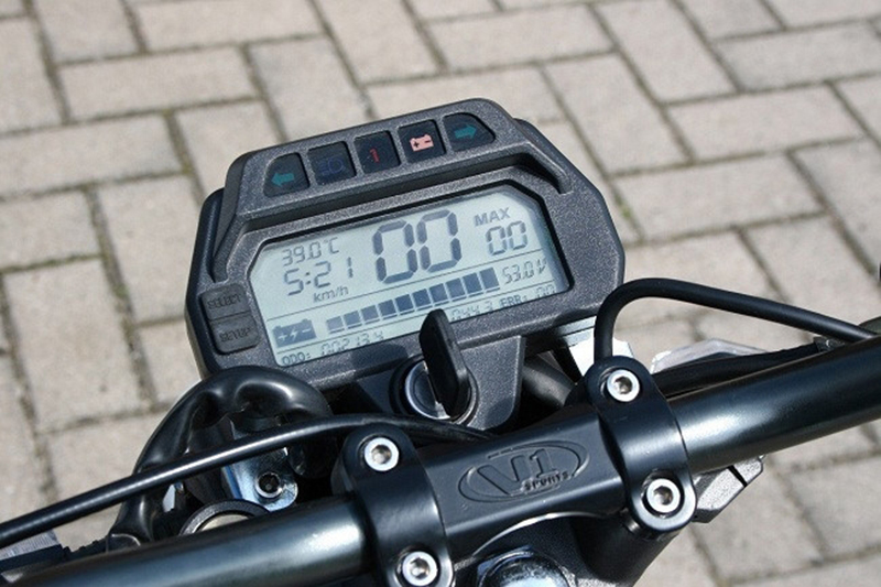 Đồng hồ điện tử hiển thị mức năng lượng của xe đạp điện, xe máy điện