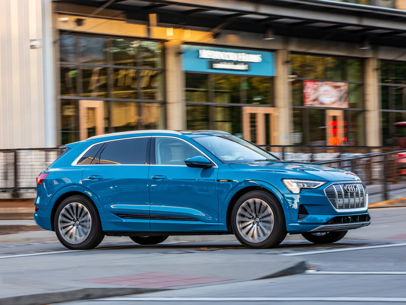 Audi sẽ tiết lộ mẫu xe điện E-Tron 50 Quattro hoàn toàn mới vào năm tới