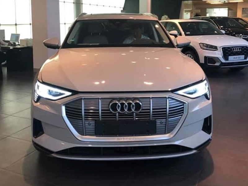 Bất ngờ xuất hiện tại Việt Nam, ô tô điện Audi E-Tron gây sốt