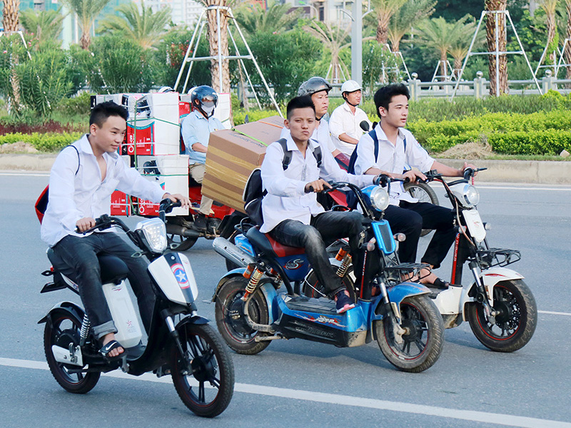 Chọn mua xe máy điện hay xe đạp điện, những điều cần hiểu rõ