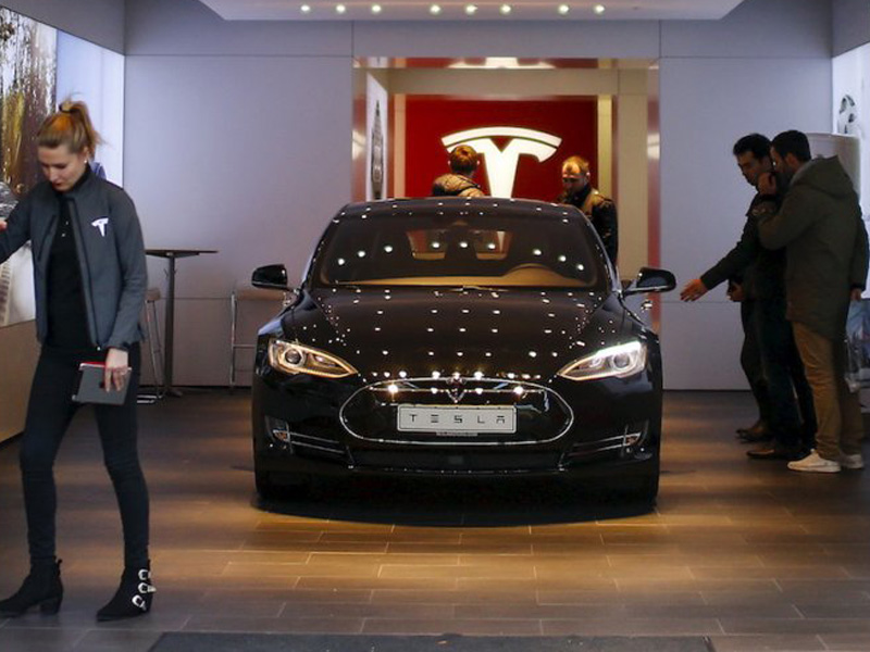 Cổ phiếu Tesla giảm mạnh khi sản lượng Model 3 không kịp giao cho khách hàng