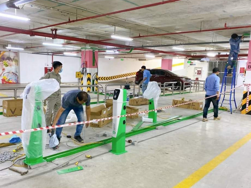 Để ô tô điện có thể tiếp cận được số đông người dùng, mọi rủi ro về pin VinFast sẽ gánh
