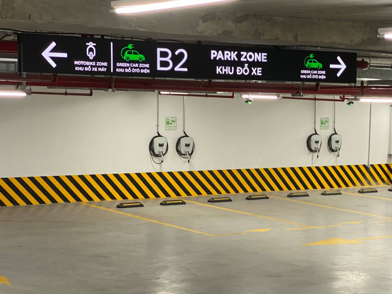 Hà Nội bất ngờ xuất hiện hàng loạt trạm sạc xe điện