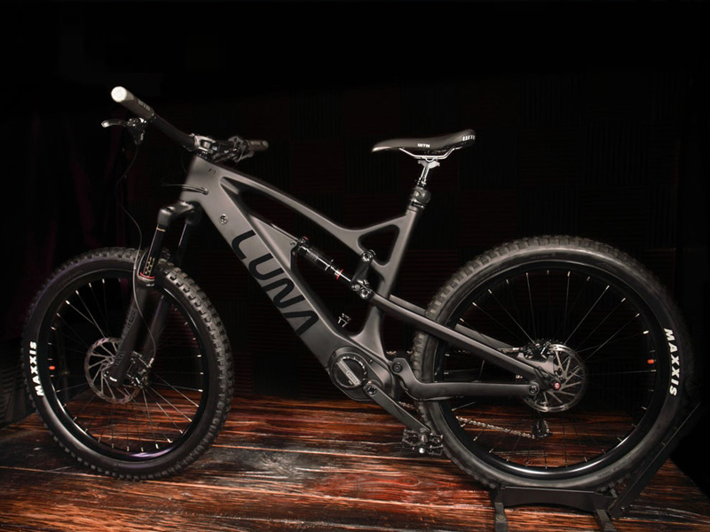 Luna tung quái vật điện X-1 Enduro 2000 watt