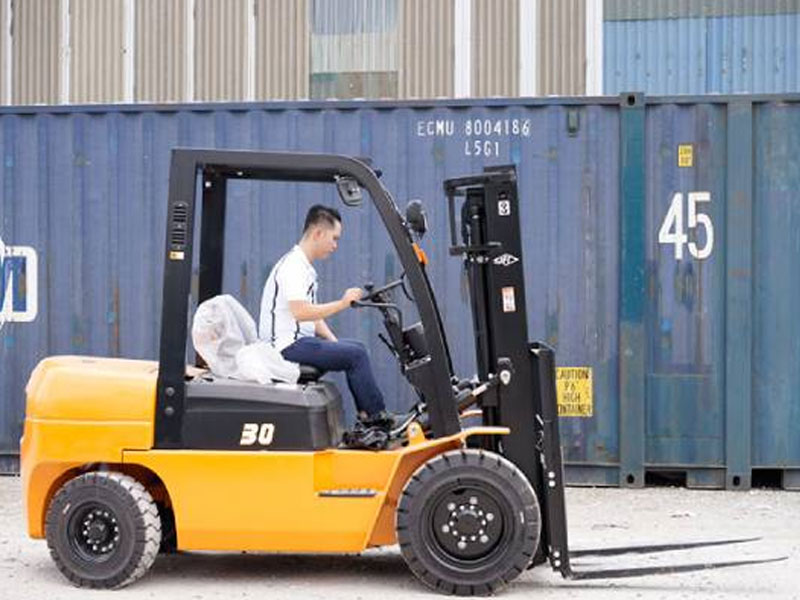 Những sai lầm thường gặp khi mua xe nâng điện