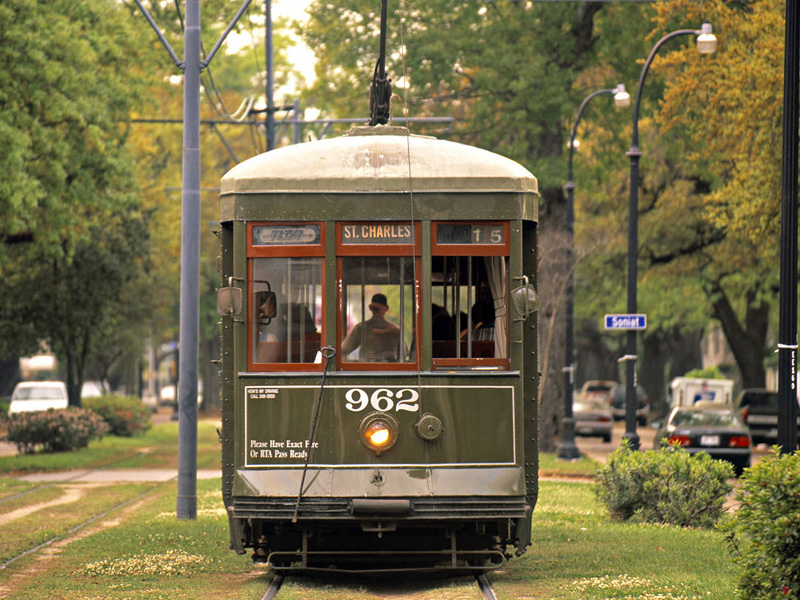 Thành phố New Orleans Mỹ với tuyến xe điện St. Charles lâu đời