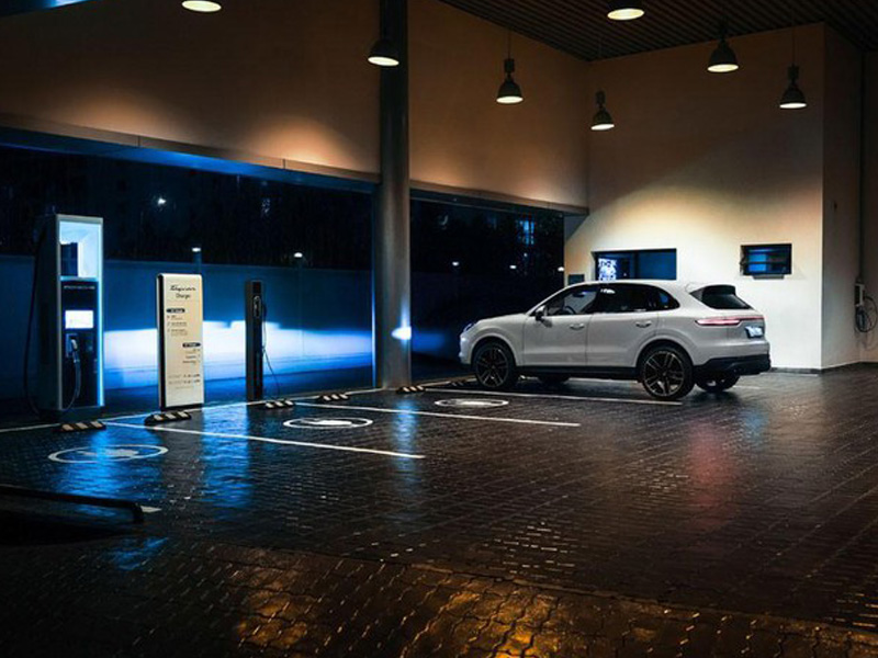 Porsche lắp đặt trạm sạc nhanh cho xe điện với công suất cao tại Việt Nam