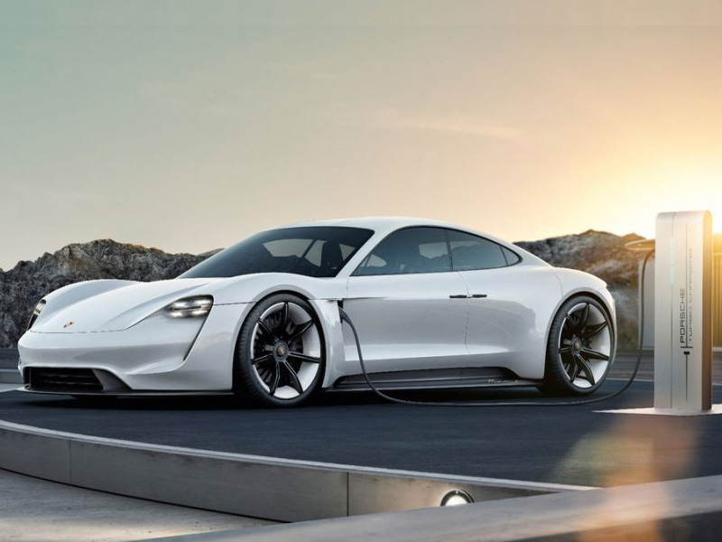 Porsche cung cấp hệ thống trạm sạc nhanh trên đường lớn và hệ thống sạc tại nhà