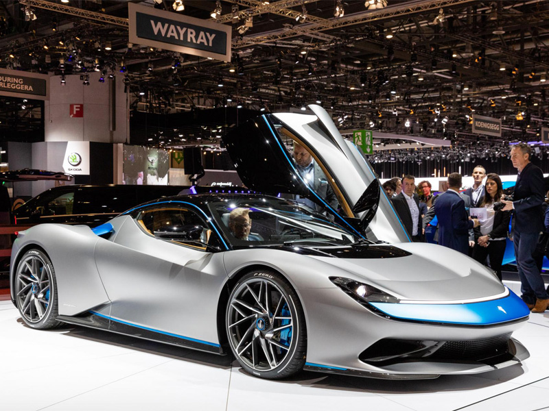 Quái vật chạy điện Pininfarina Battista gây ấn tượng mạnh