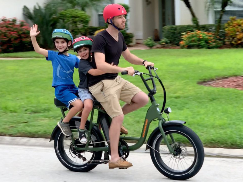 Rad Power Bikes ra mắt xe đạp điện mini RadRunner chỉ 1,299 USD