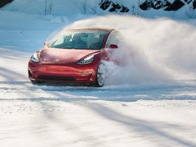 Tesla phá hủy định kiến xe điện của nhà phê bình Đức sau khi lái thử Model 3