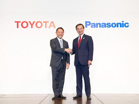 5.100 nhân lực của Toyota và Panasonic được chuẩn bị để sản xuất pin lăng trụ cho xe điện