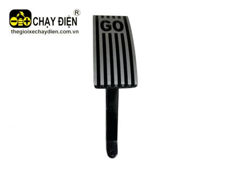 Bạn đạp chân ga chữ Go ô tô điện