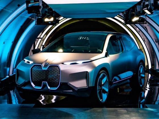 BMW công bố những hình ảnh mới về xe điện iNext trước khi sản xuất