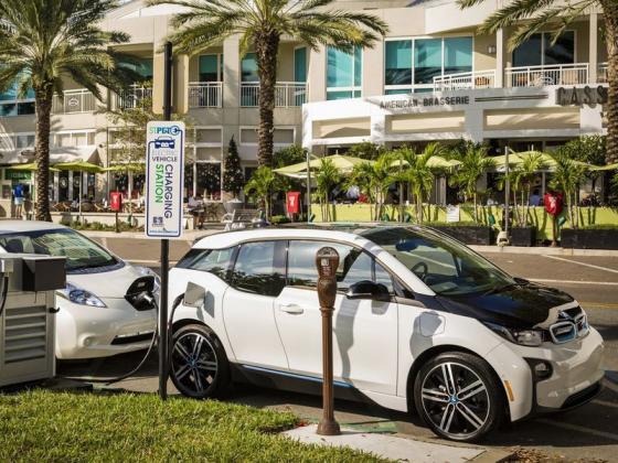 BMW hoàn thành dự án lắp đặt trạm sạc EV, sẽ phát hành Mini điện vào năm 2022