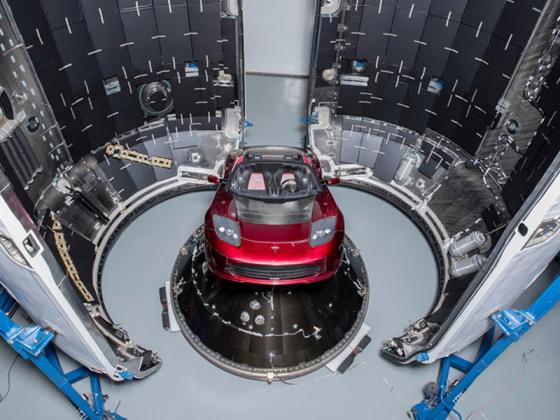 Độc đáo chiếc xe điện Tesla Roadster vượt sao Hỏa 