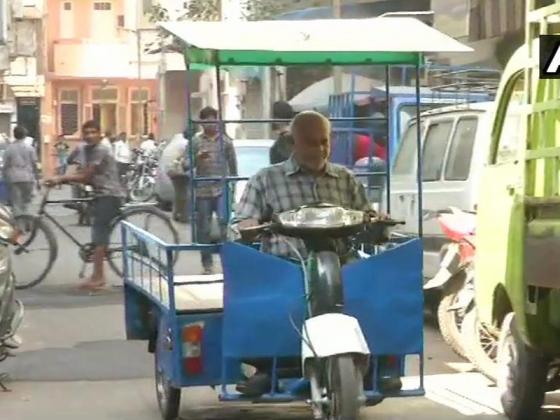 Độc đáo xe đạp điện cho người khuyết tật từ vật liệu tái chế của người đàn ông Ấn Độ