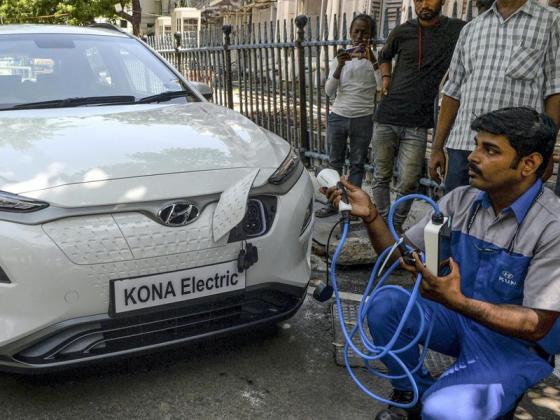 Giá cả đang cản trở lớn người dân Ấn Độ mua xe điện