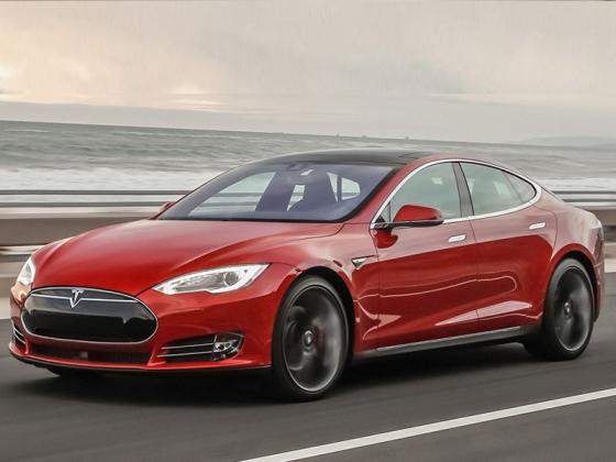 Hãng xe điện Tesla đối mặt với vụ kiện chiếc Model S bốc cháy vào năm ngoái