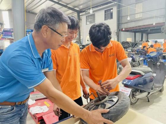 Học nghề sửa xe đạp điện, xe máy điện hêt bao nhiêu tiền, mất bao lâu?