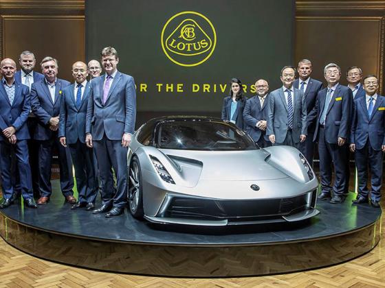 Lotus Evija ra mắt chiếc siêu xe điện đầu tiên của Anh