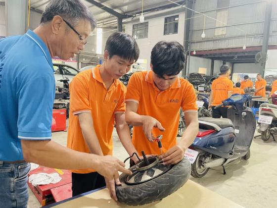 Những khó khắn khi tham gia học nghề sửa chữa xe đạp điện, xe máy điện