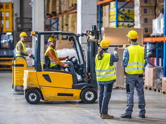 Những lợi ích của việc sử dụng xe nâng điện