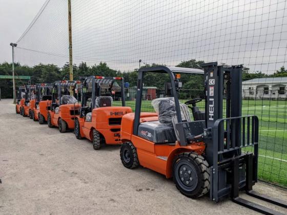 Những lợi ích của việc thuê xe nâng điện