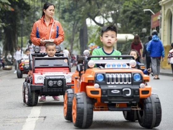 Những sai làm thường gặp khi bố mẹ mua xe điện đồ chơi cho bé