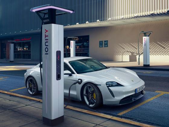 Porsche chính thức ra mắt toàn cầu chiếc xe điện đầu tiên của mình