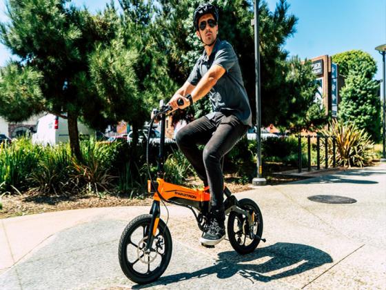 Swagtron nâng cấp xe đạp điện gấp 599 USD tốt hơn hết