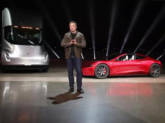 Tesla chính thức ra mắt siêu xe tải chạy điện và xe thể thao chạy điện