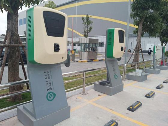 Trạm sạc xe điện VinFast bất ngờ xuất hiện ở Hà Nội