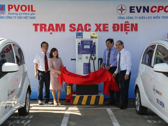 Trạm sạc xe điện xuất hiện tại cửa hàng xăng dầu ở Đà Nẵng