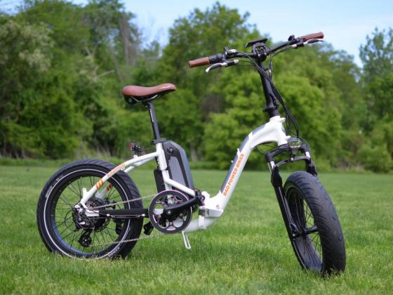 Xe đạp điện gấp RadMini cung cấp năng lượng cao với chi phí thấp