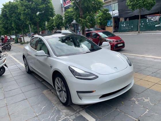 Xe điện Tesla Model 3 tiếp tục cập bến Việt Nam với giá hơn 3 tỷ đồng
