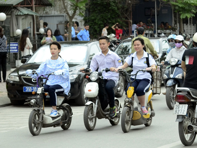 Tình trạng mất an toàn giao thông từ xe điện ngày một gia tăng