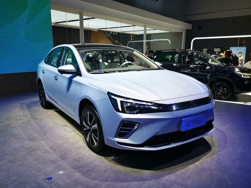 Trung Quốc tung ra thị trường xe điện Roewe ER6 kiểu dáng sedan