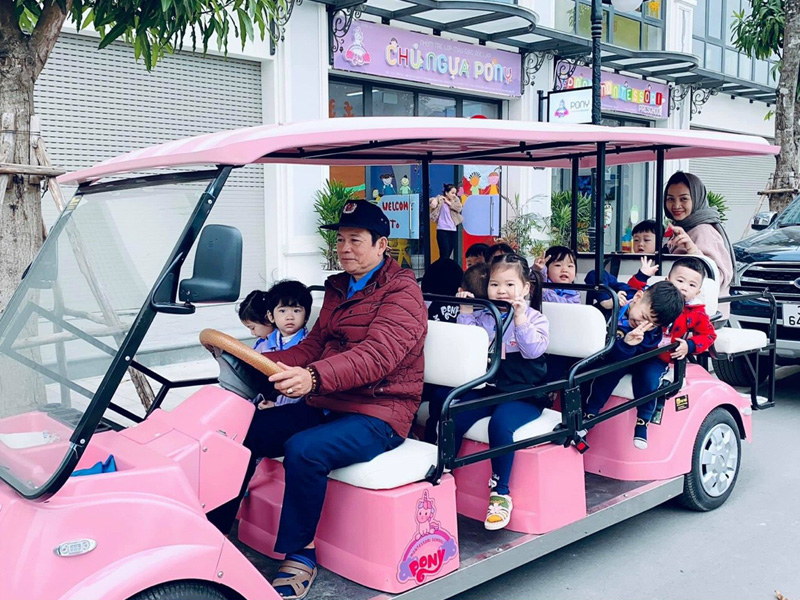 Trường mầm non PONY Montessori Preschool chọn xe điện đưa học sinh dã ngoại