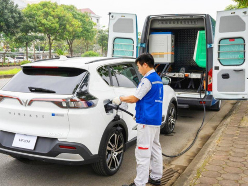 Vinfast ra mắt trạm sạc điện di động, cứu tinh cho những chiếc xe điện trên đường