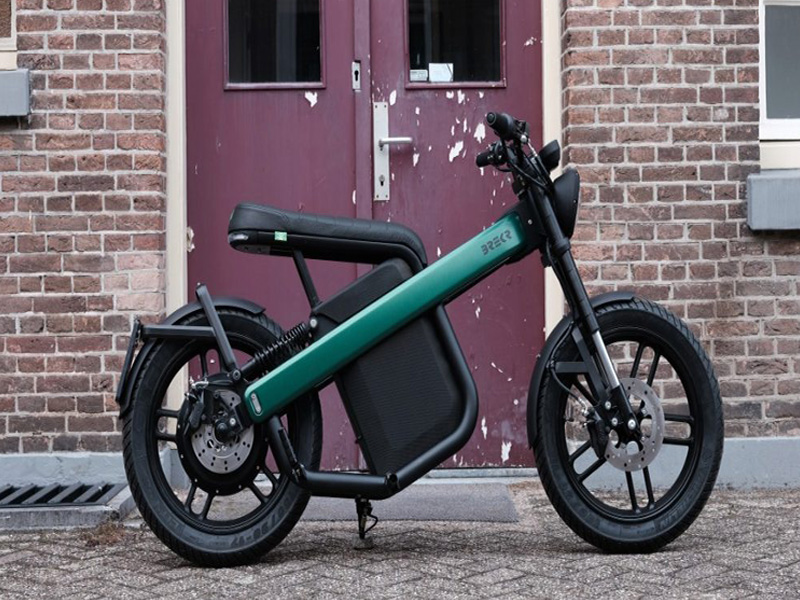 Xe scooter điện Hà Lan pin kép và chạy được tới 100 dặm