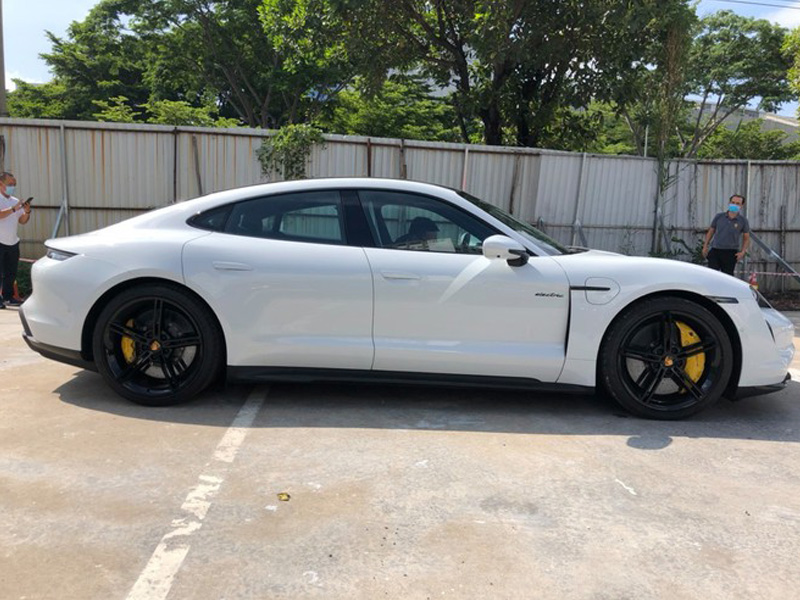 Xe thể thao thuần điện Porsche Taycan chính thức ra mắt tại Việt Nam