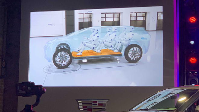 Bức ảnh về mẫu crossover chạy điện ba hàng ghế đầu tiên của Cadillac