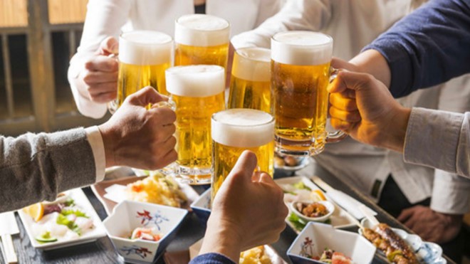 Uống rượu bia đã trở thành thói quen của đa số đàn ông Việt