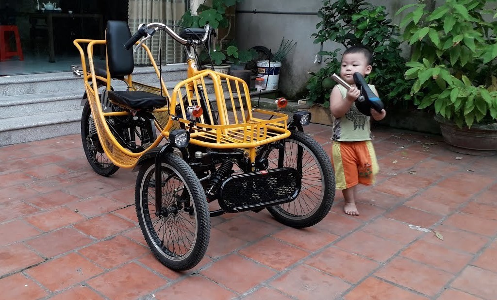 Chiếc xe đạp điện 3 bánh tự chế của anh Dũng